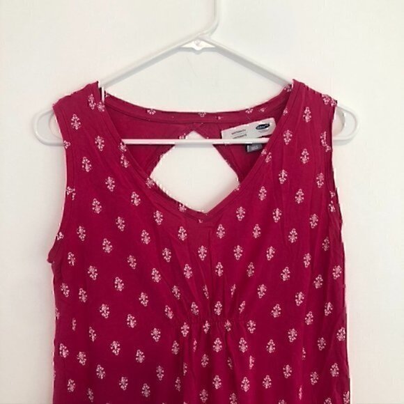 OLD NAVY Bump Skimming Tank Pink White Floral V-Neck Sleeveless MATERNITY Medium - Picture 2 of 9